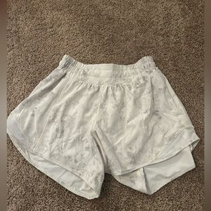 Lululemon Hotty Hot High-Rise Lined Short 4’, Discontinued Color, Size 4